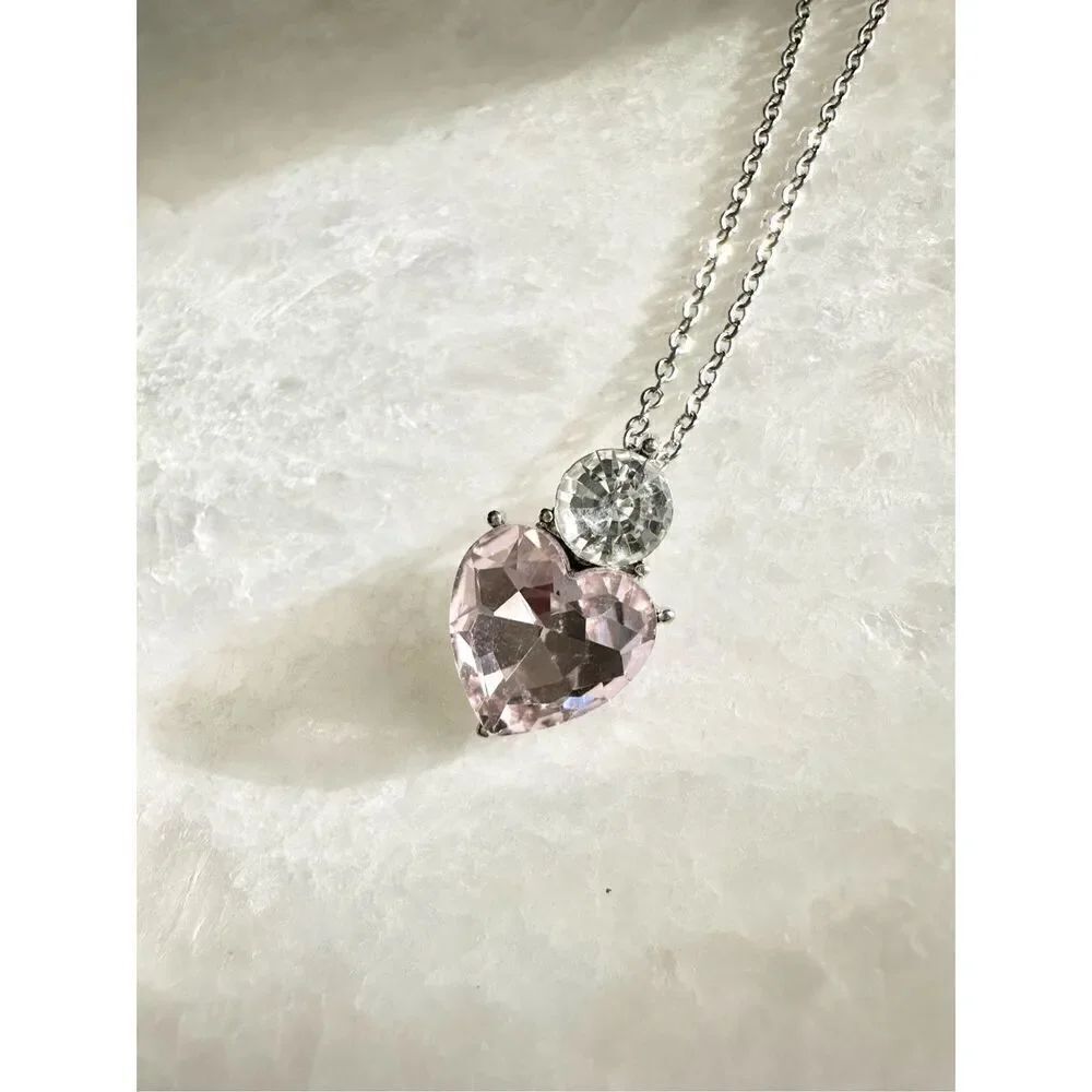 Light pink heart pendant neck